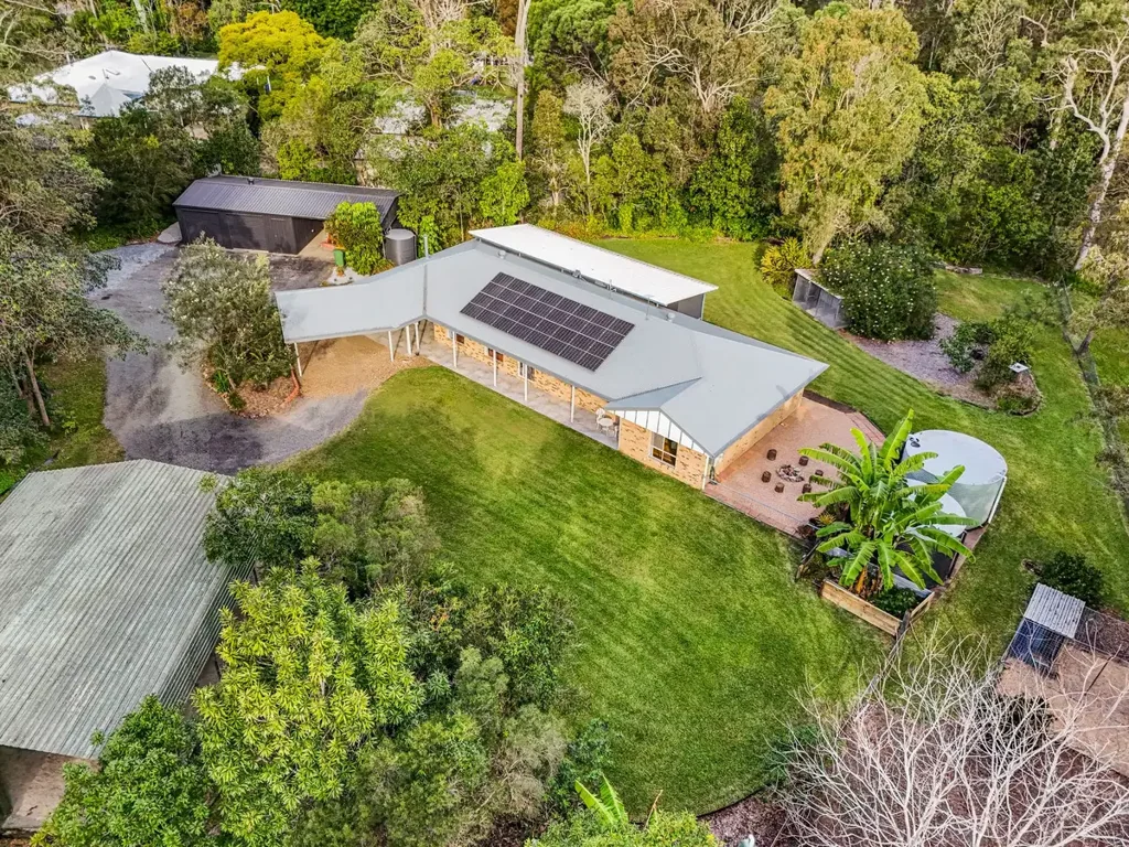 Carbrook 4部屋 Country Living Without Compromise – 1.85ha of Lifestyle & Space