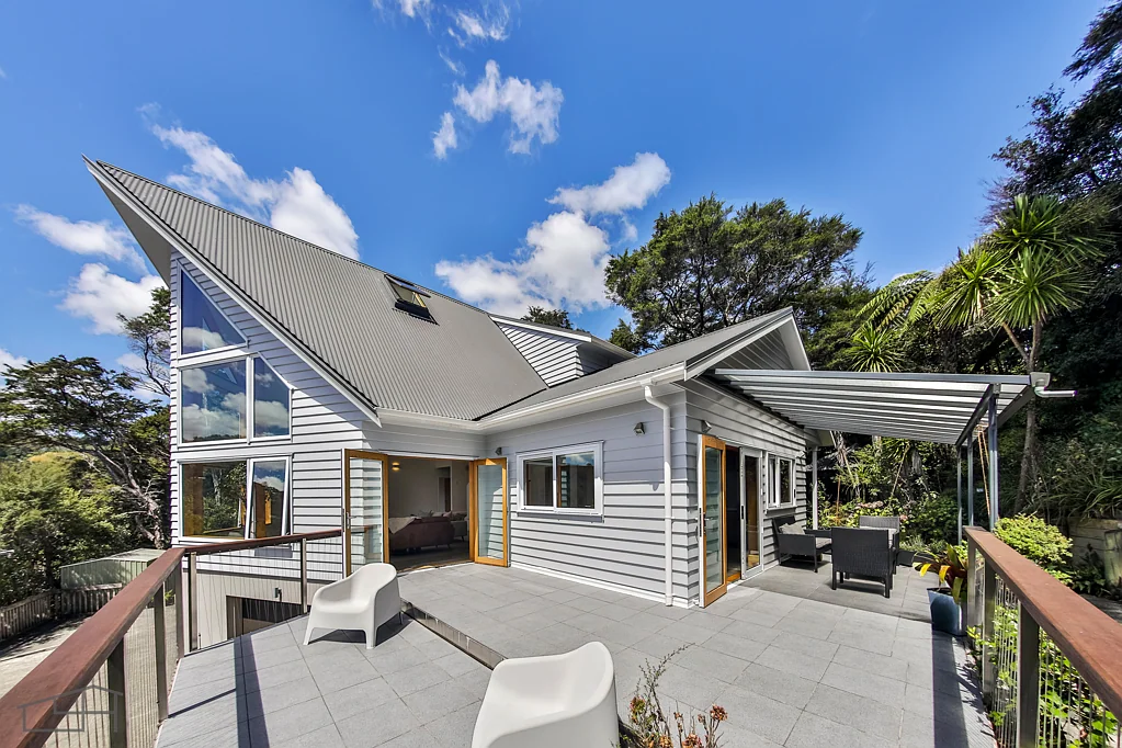 184 Laingholm Drive, Titirangi, Waitakere City, Auckland
