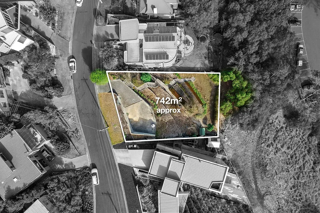 Newtown Vacant riverfront land in Newtown!