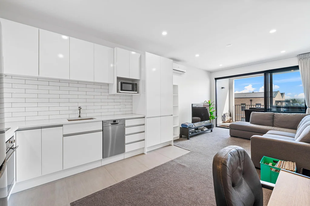 Hobsonville 2Zimmer North facing deck with garden outlook!