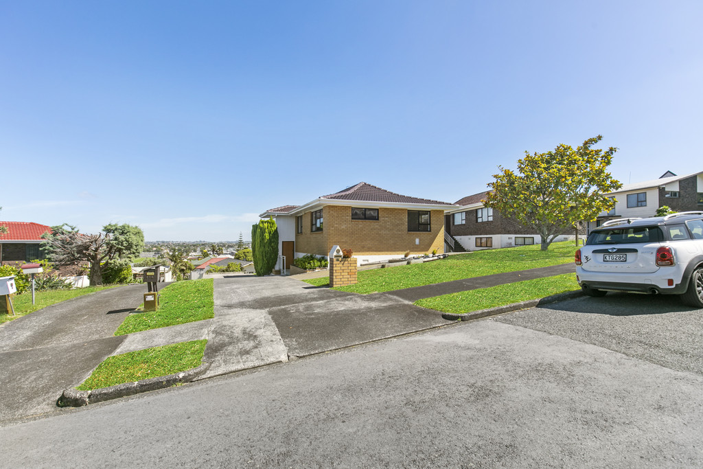 19 Gwenand Place, Botany Downs, Auckland - Manukau, 4 Bedrooms, 0 Bathrooms