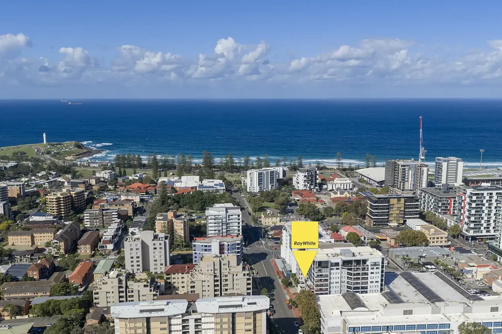 Wollongong 2房 市中心便捷生活 宽敞开放式空间 高品质厨房 主卧带WIR 私人露台 双向主浴室 遥控单车库 方便电梯 Lang Park近在咫尺 南滩美景触手可及 Simple city living in prime central locale