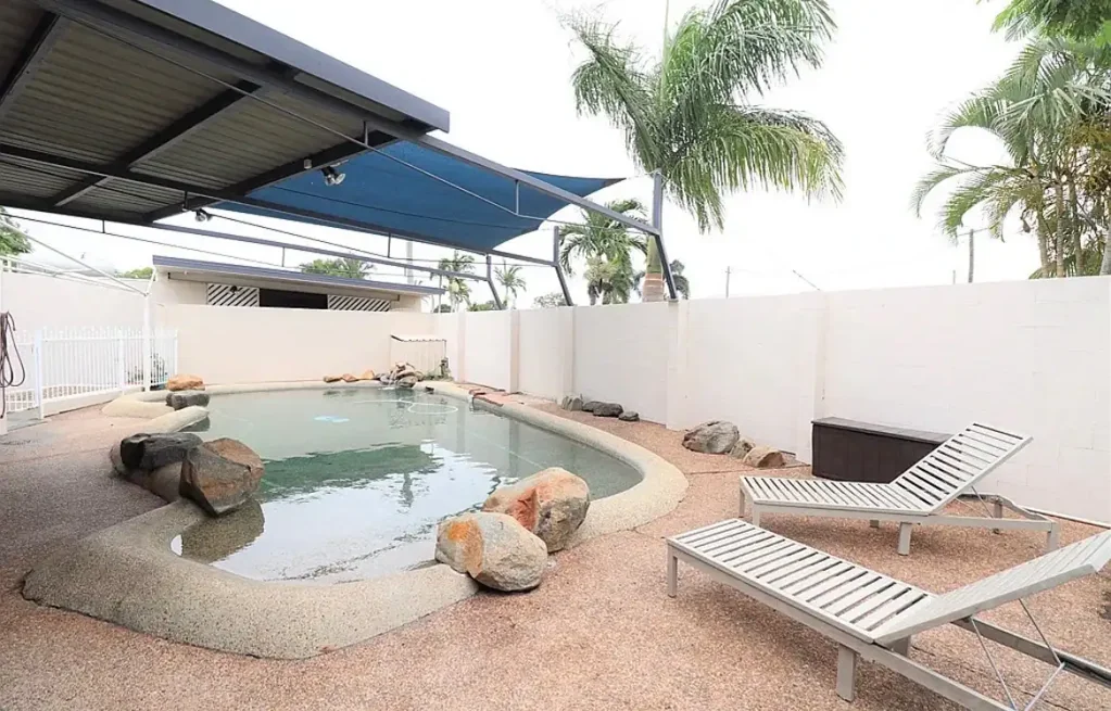 Ayr 5Moenga This Home Designed by Leading Architect