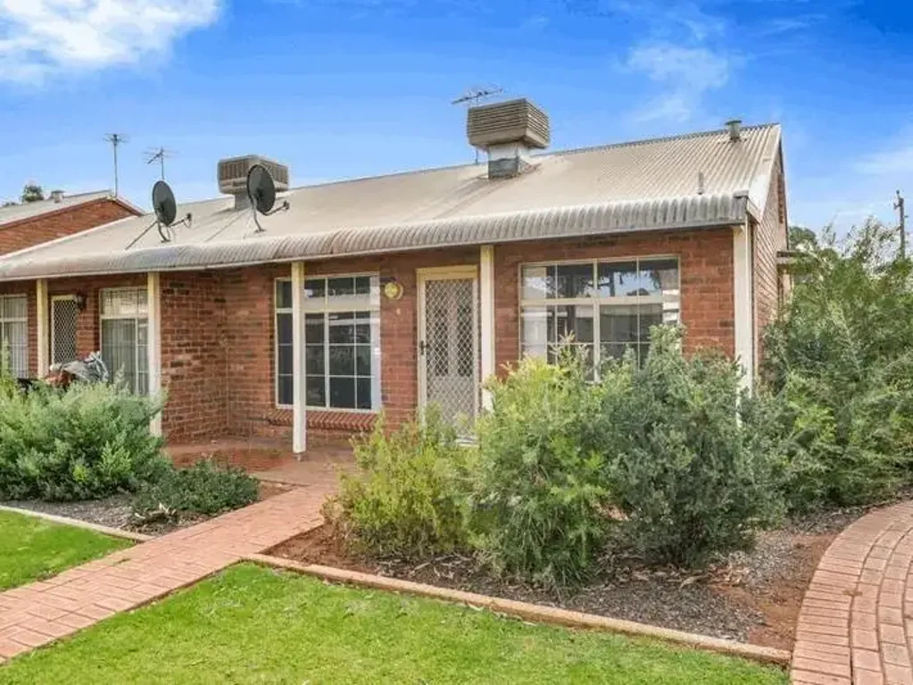 Comfy unit in great location