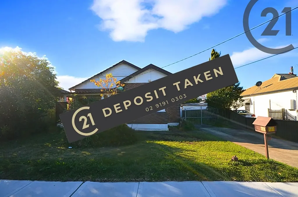 LARGE 3 BEDROOM Familty Home!!