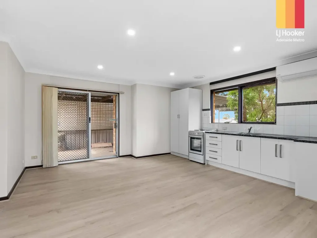 FRESHLY RENOVATED!!! SIMPLY MOVE IN!!