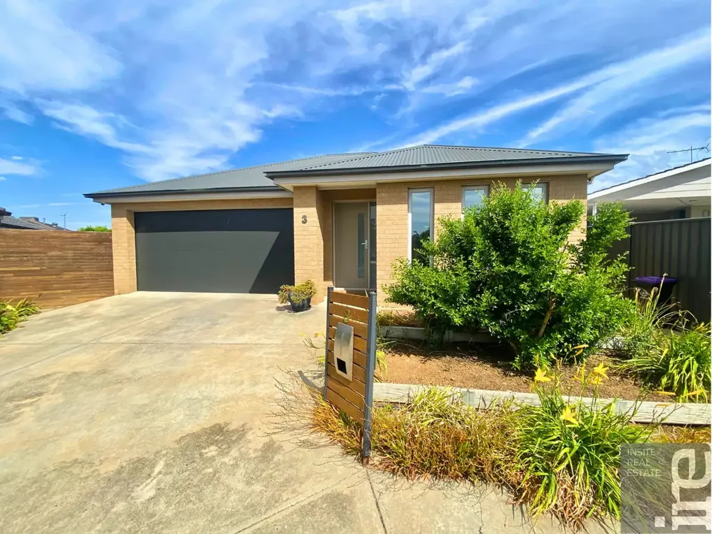 Modern 3-Bedroom Living in a Quiet Court Location!