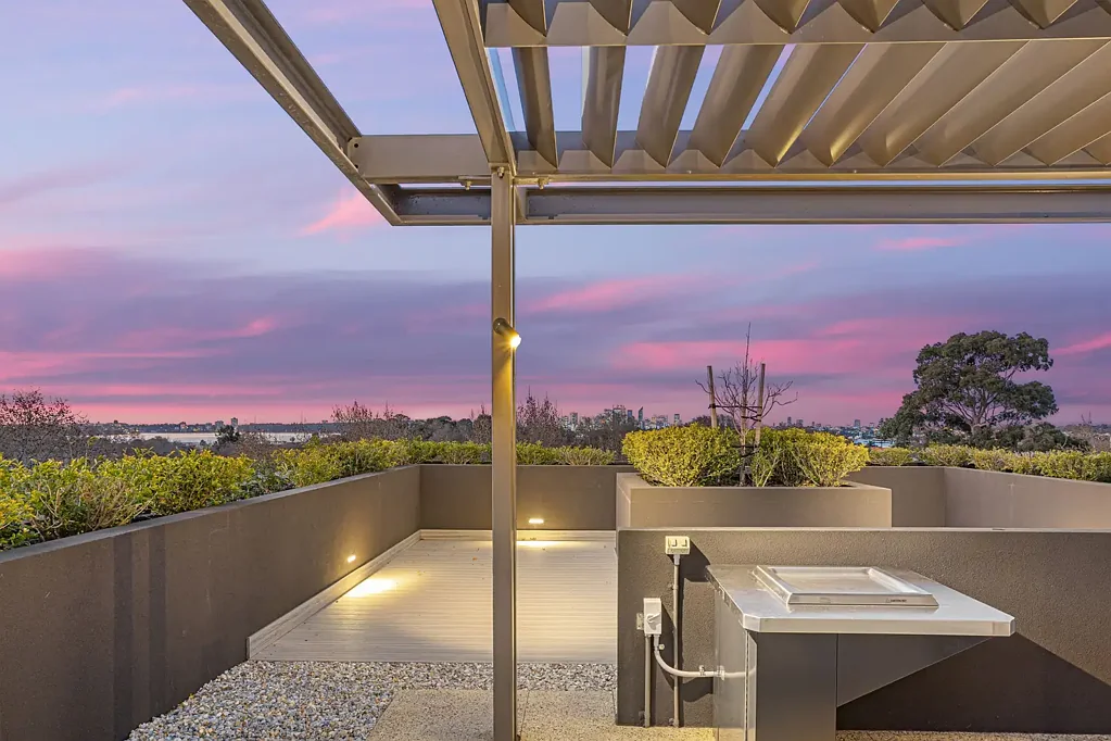 302/21 Kishorn Road, Applecross, WA 6153