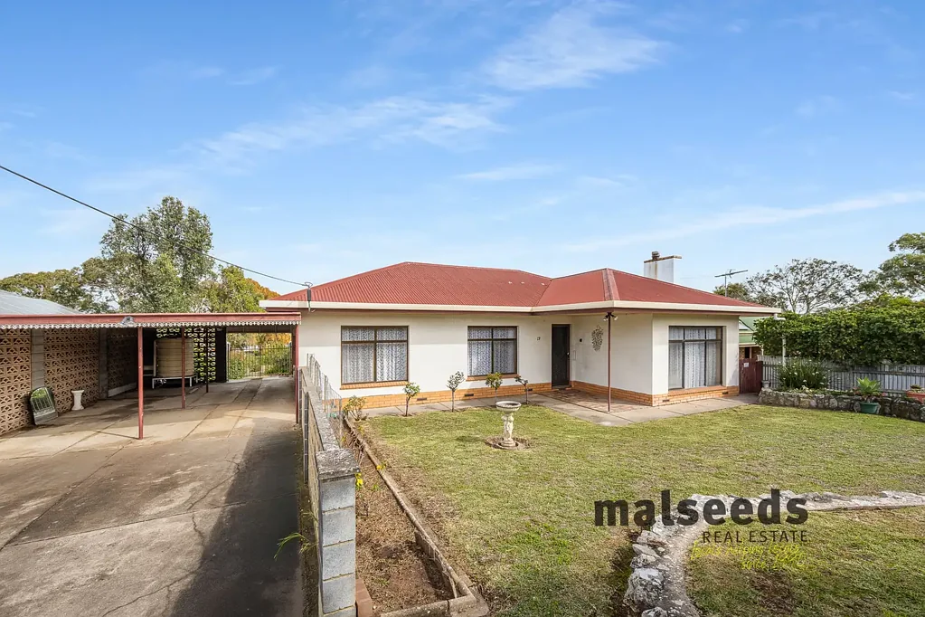 Millicent 3房  Solid Family Home In Quiet Millicent Location