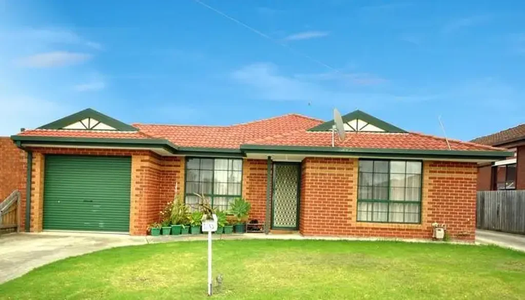 Comfortable 3-Bedroom Home in a Prime Meadow Heights Location!!