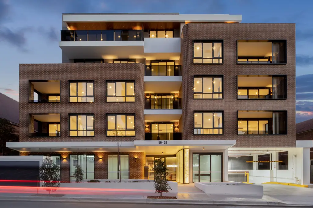 Burwood North-East facing corner unit with ample natural lights