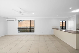32 Riverside Crescent, Springfield Lakes