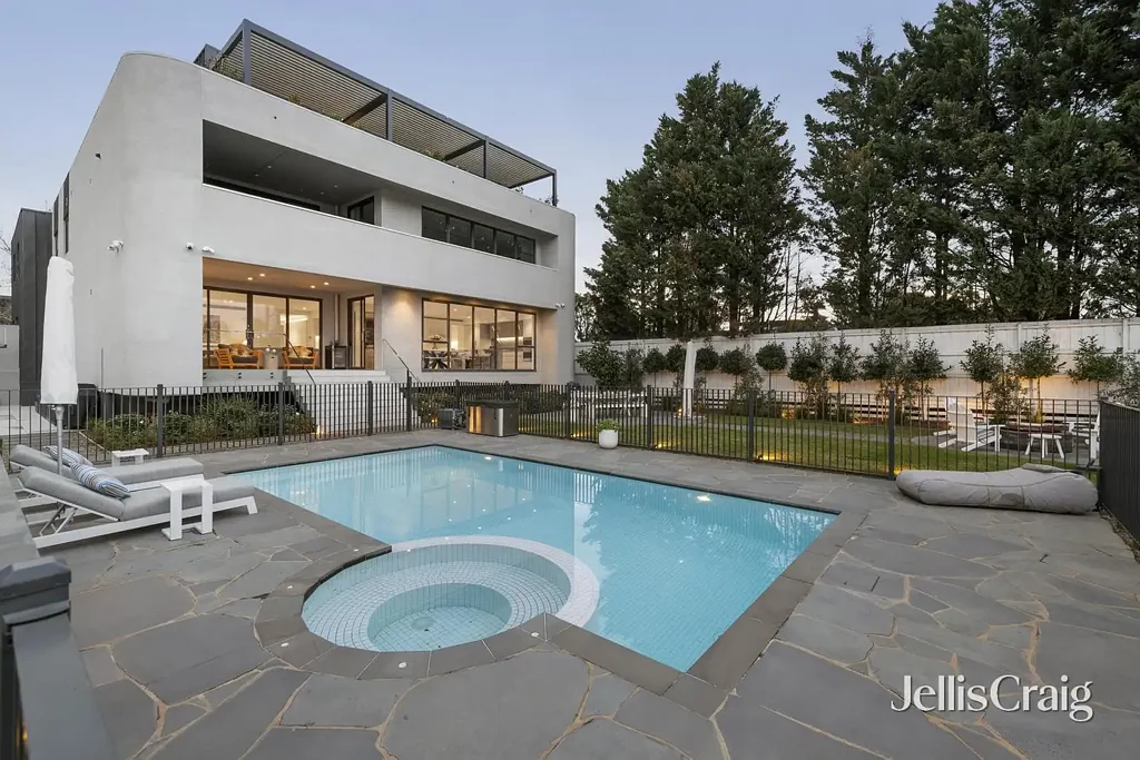 Brighton 3 Slaapkamer Apartment opulence with exclusive pool and private grounds