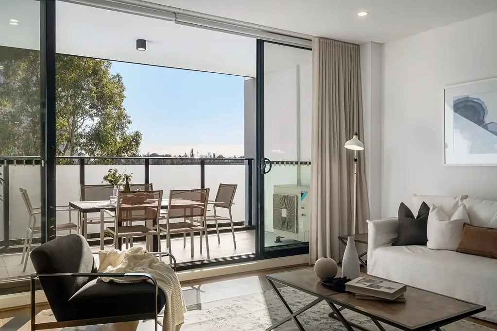 Wolli Creek 2房 116平米奢阔空间 主卧带套间 时尚厨房不锈钢电器 安全停车位 阳台娱乐佳选 公园环绕 步行商圈 UNDER CONTRACT-  CALL GEORGE KARA 0455 21 21 21 & PETER GEORGIOU 0450 11 11 66