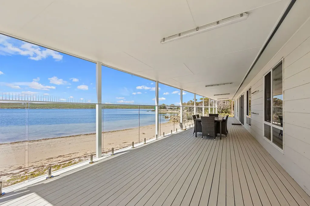 Tulka 4침실 A Waterfront Home Offering Peace, Privacy & Unrivalled Coastal Living