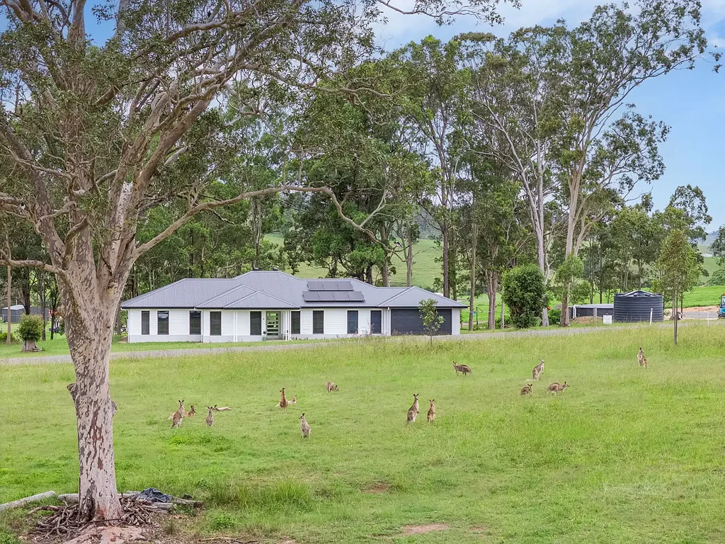 East Gresford 4 Bedroom Escape to the Country: Modern Living with Stunning Views