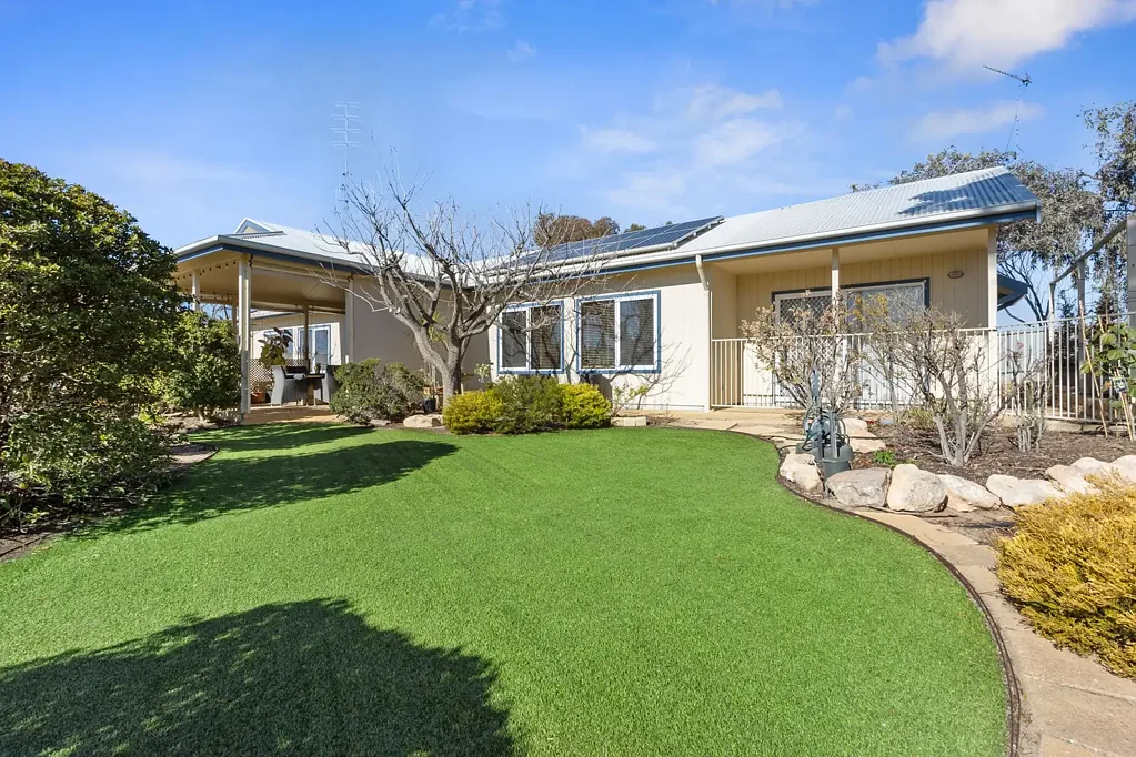 Port Hughes 4ห้องนอน Perfectly located Home in Beautiful Port Hughes with 5kw solar