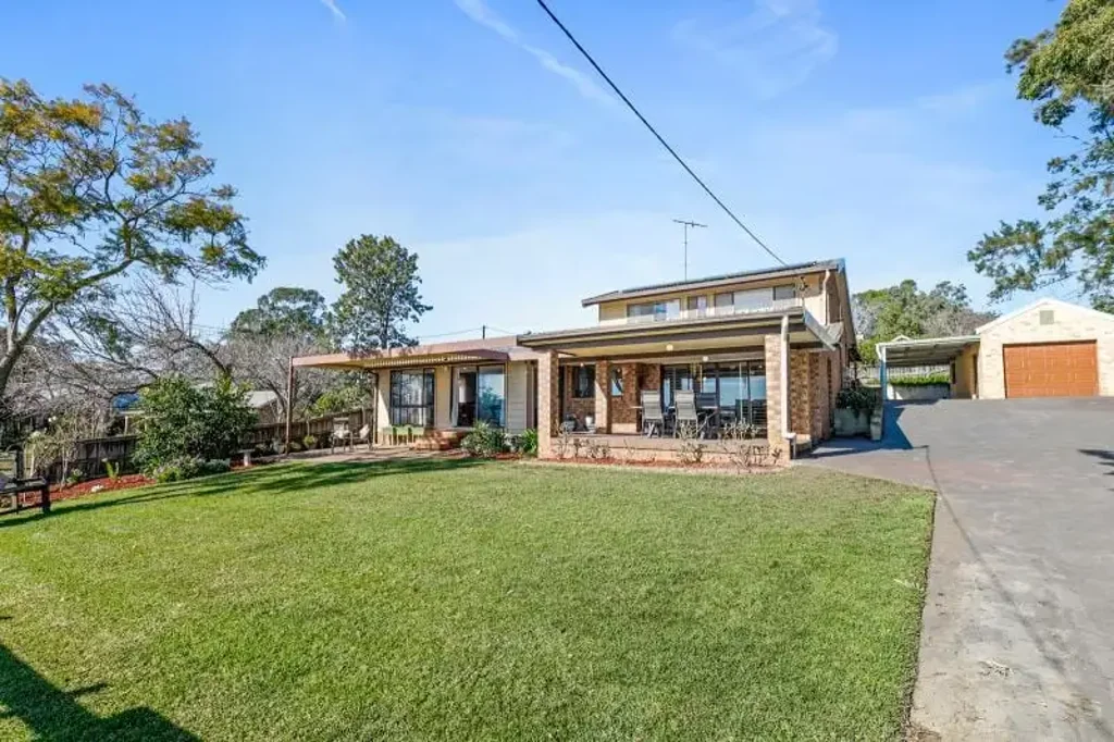 Menangle 4 Bedroom Live in Historic Menangle in this Great Family Home!