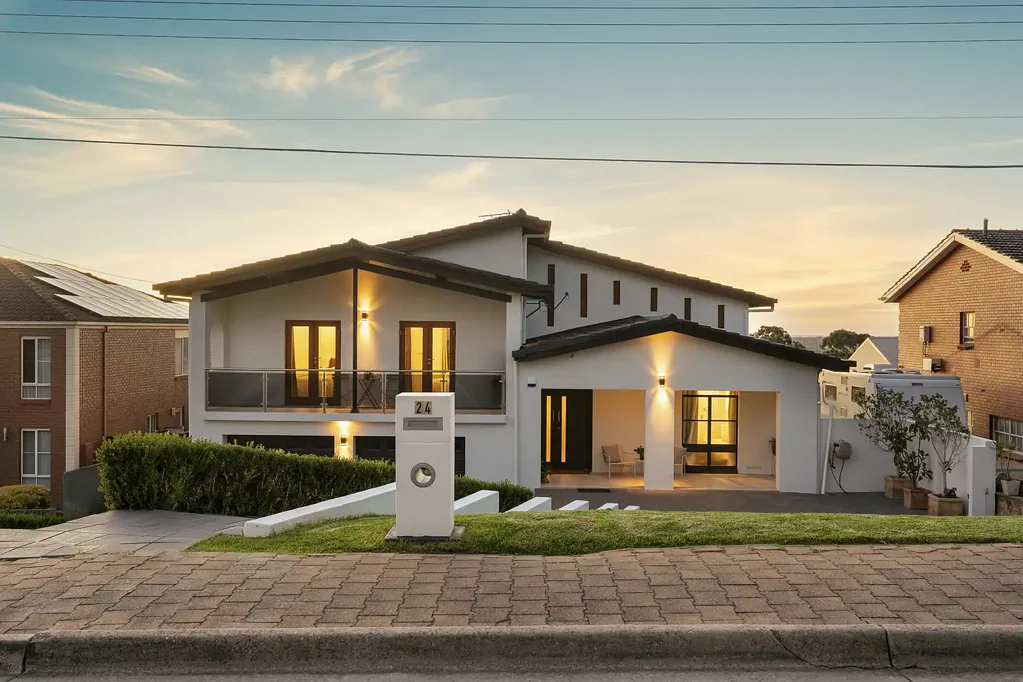 Rostrevor 4chambre Expansive Family Living with Swimming Pool & Sweeping City Views
