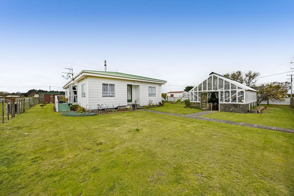 Normanby 3房  Edge of town hobby farmlet two titles