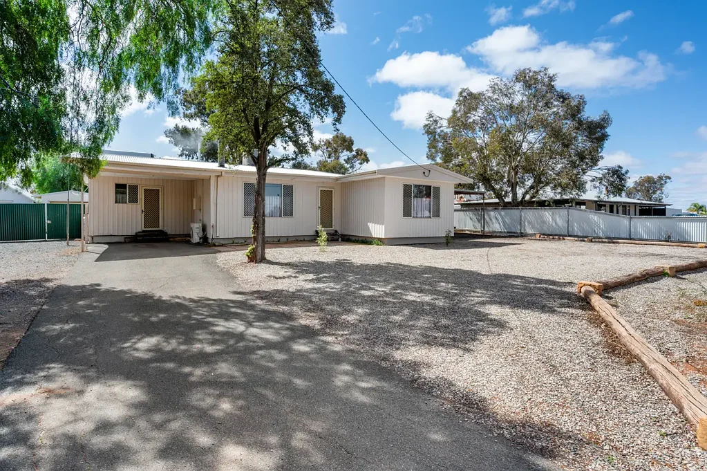 Coolgardie 4Moenga LARGE HOUSE, LARGE BLOCK!