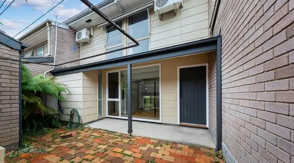 Spacious Townhouse, Great Location