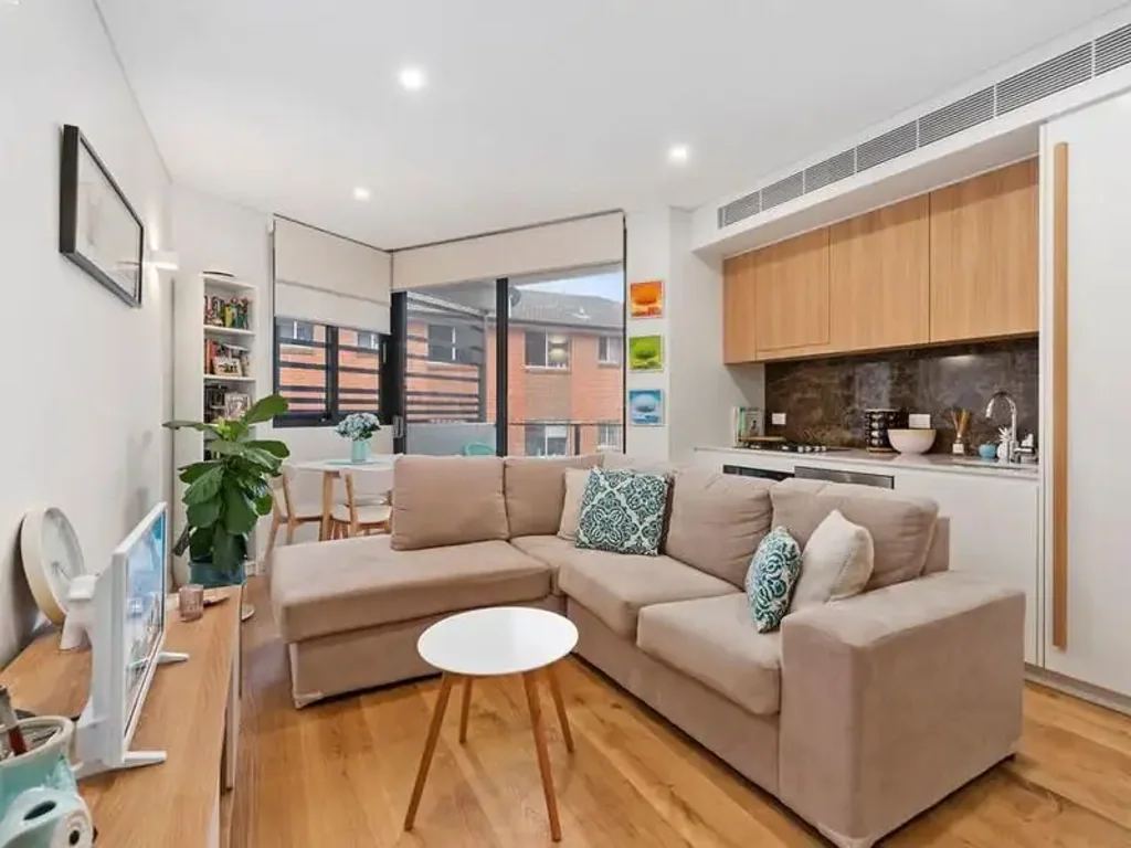 Furnished apartment offering the ultimnate in charachter, style and position!
