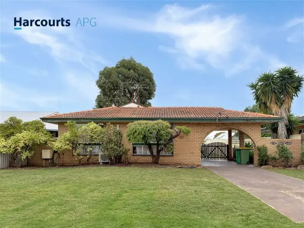 Carey Park 3Moenga Neat, tidy & Full of Potential