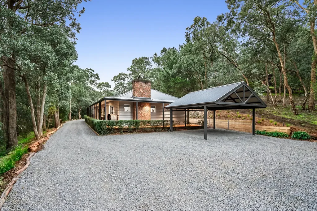 North Warrandyte 4Habitaciones Turnkey family living in a tranquil bush setting.