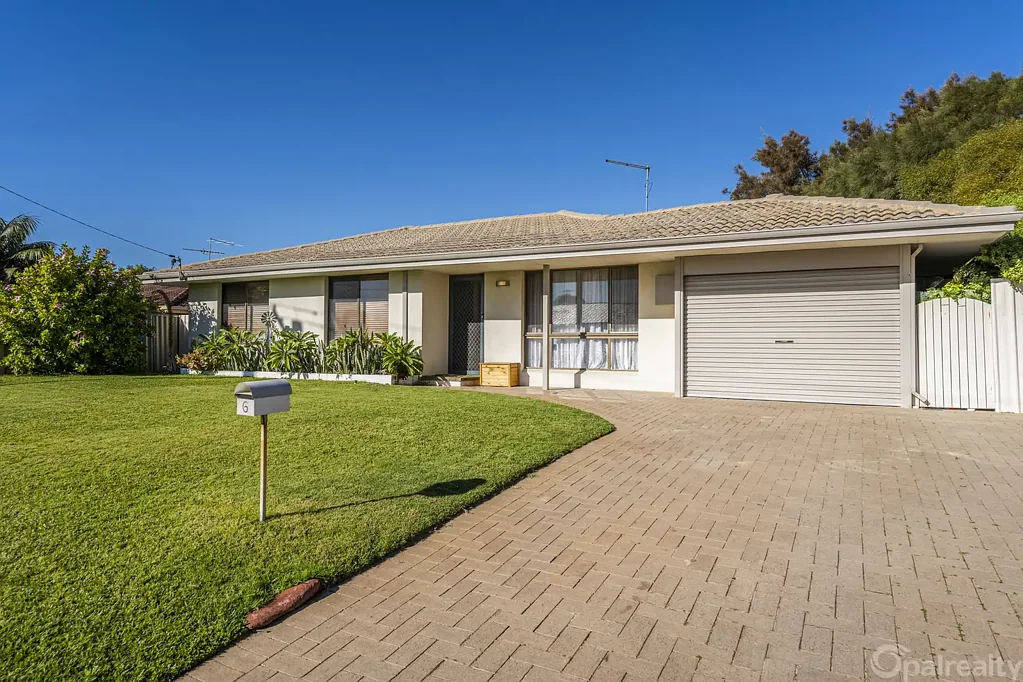 Singleton 3 Bedroom Large Block Living with Endless Potential