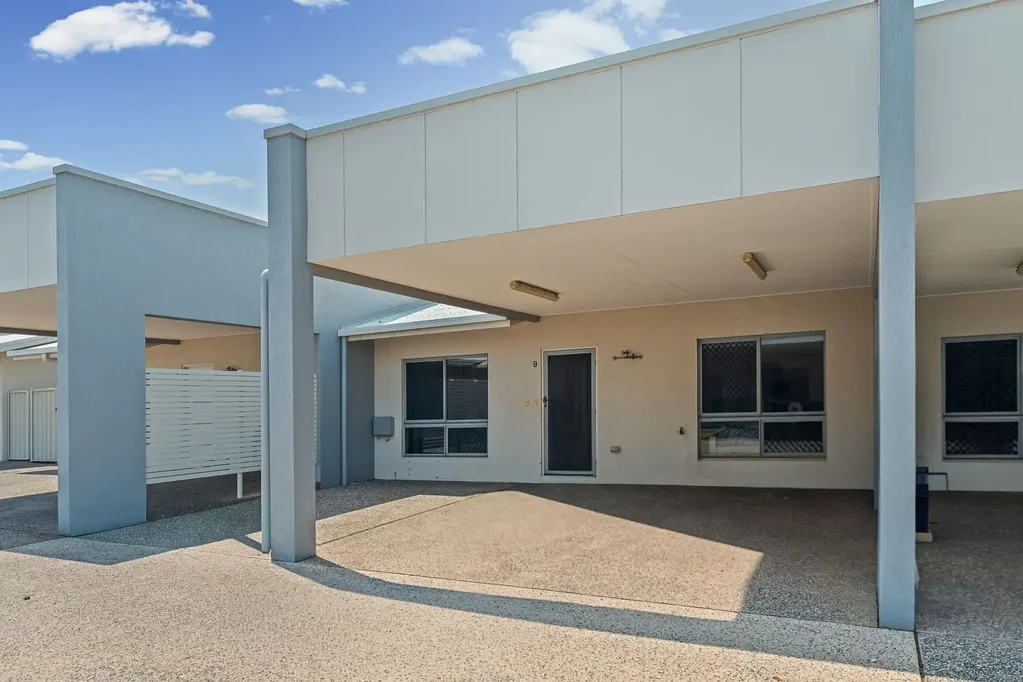 Johnston 3部屋 Modern Low-Maintenance Living in Prime Johnston Location