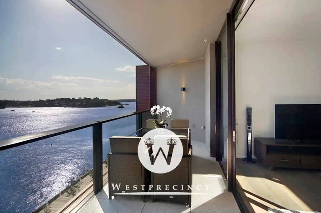 In transition? We offer fine furnished stays from 3 months +