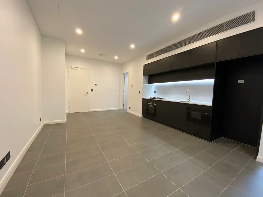 ONE BEDROOM APARTMENT NEXT TO STATION