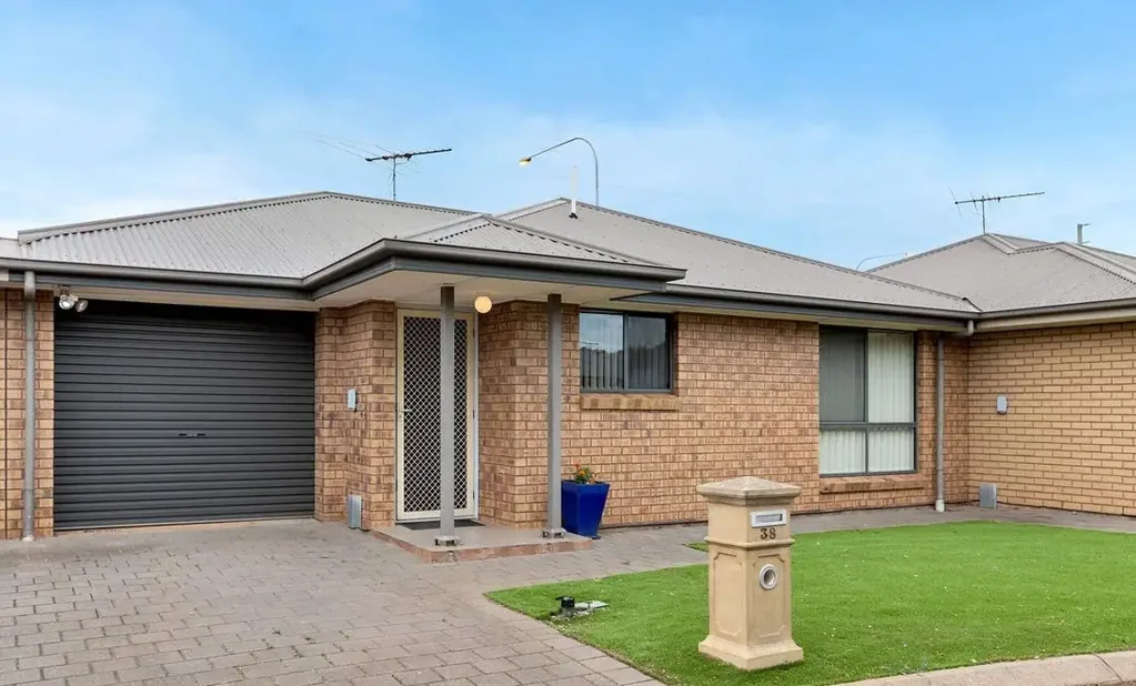 DELIGHTFUL 2 BEDROOM HOME