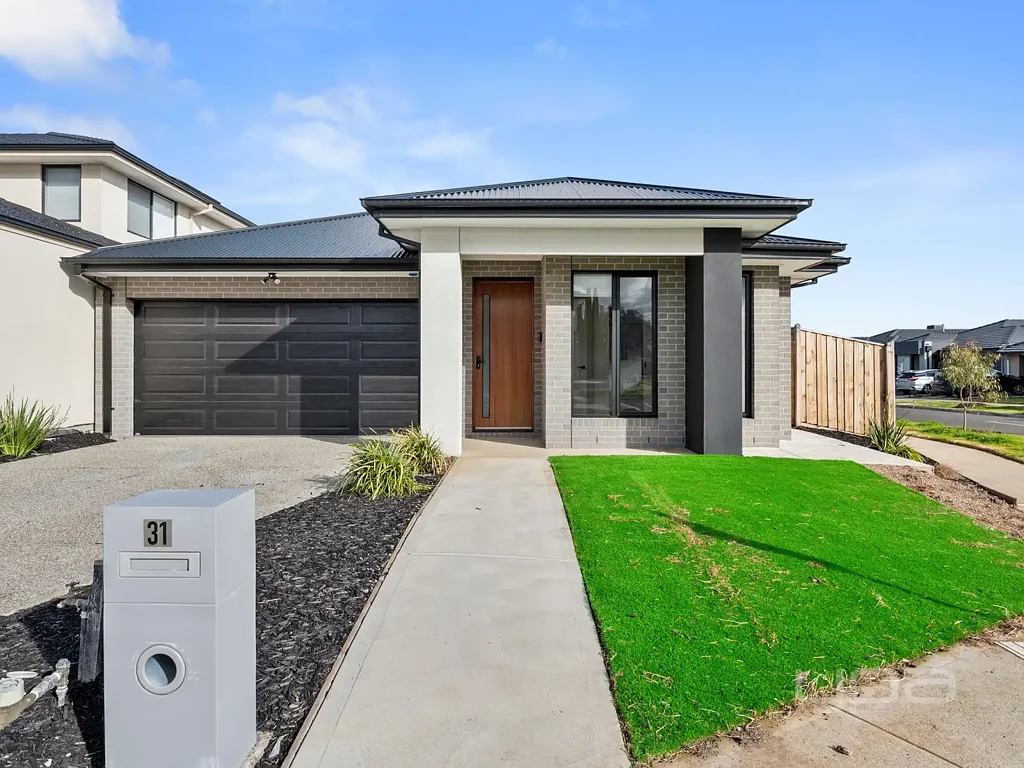 3 BEDROOM FAMILY HOME MODERN LIVING STARTS HERE