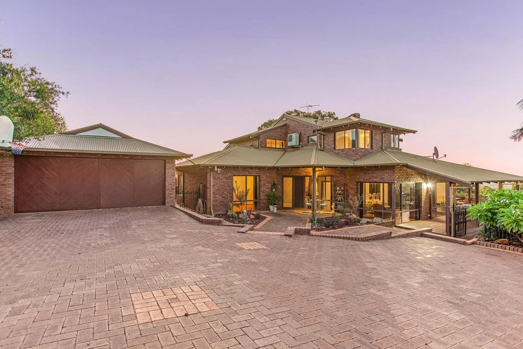 Mount Nasura 5 Bedroom TWILIGHT VIEWING WEDNESDAY 26TH - AMAZING HOME, SPECTACULAR VIEWS