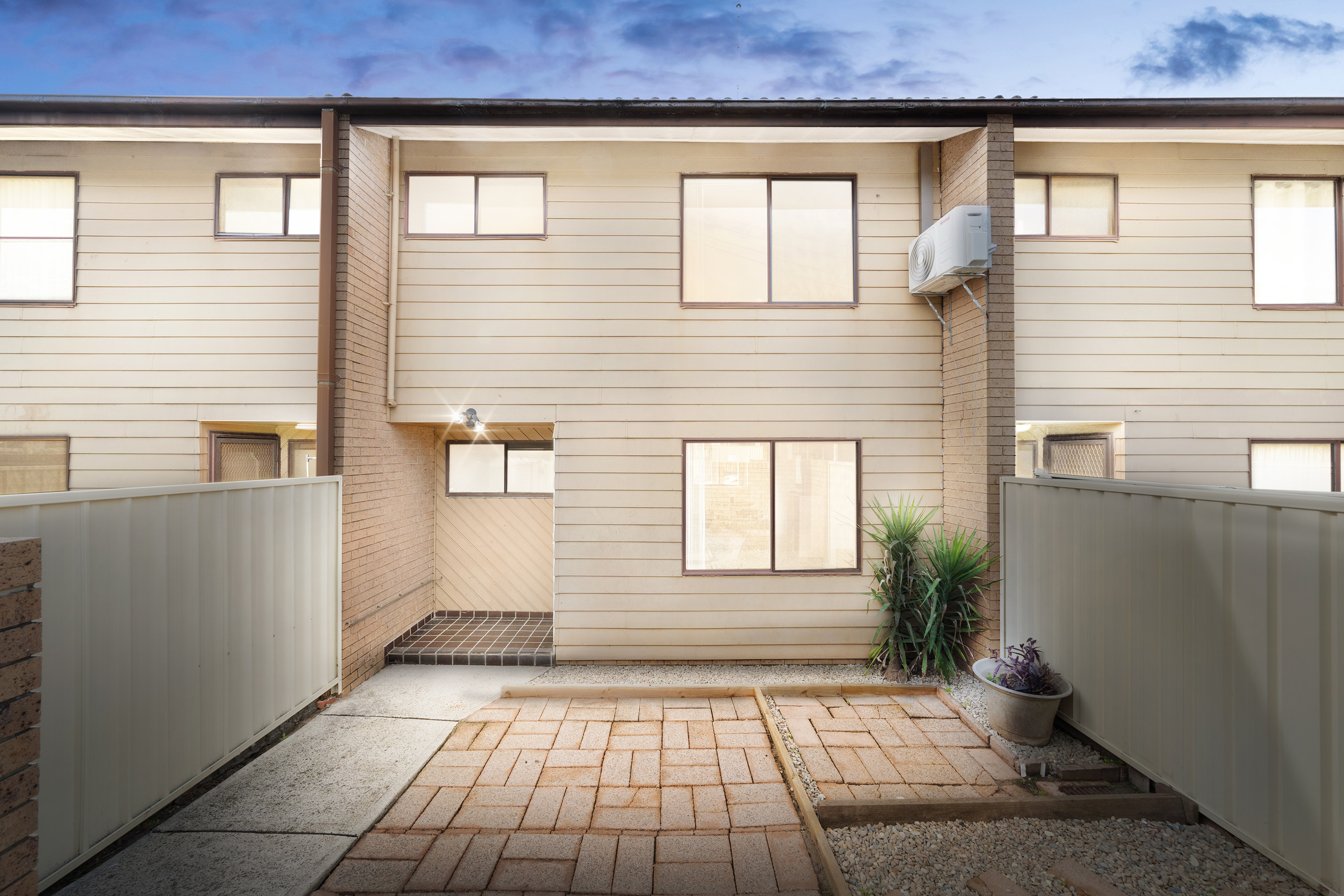 UNIT 3 2C BRINGELLY RD, KINGSWOOD NSW 2747, 0 habitaciones, 0 baños, Townhouse