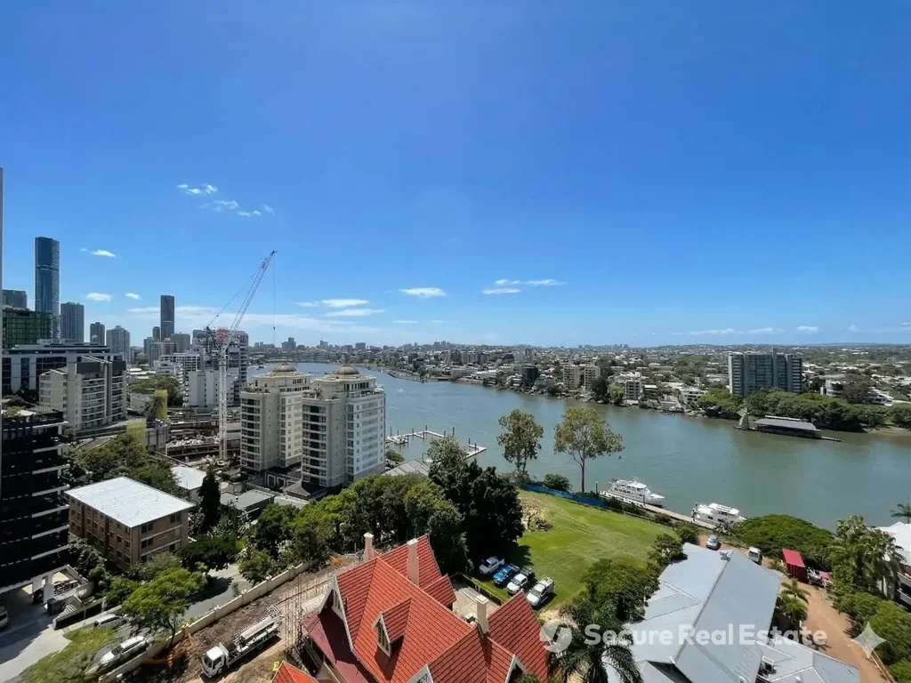 Modern Living in Vibrant Kangaroo Point