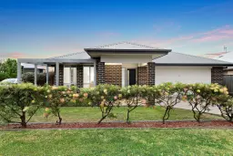 2 BULBUL CRES, Fletcher