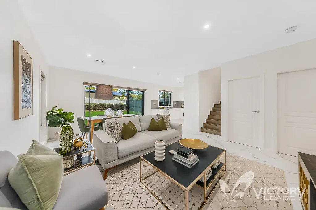 Epping 5房 近新双拼别墅 5卧3卫 主卧套房 高端电器 开放式起居 Epping West学区 379.3sqm土地 靠近Carlingford Court Modern 5 Bedroom Family Home in Sought After Epping West Public Catchment