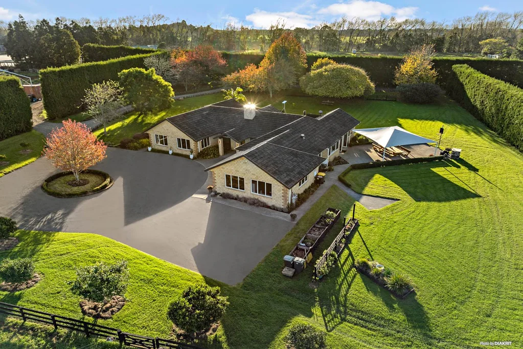 Patumahoe 5 Bedroom UNPARALLELED LIFESTYLE MASTERPIECE - THE COMPL...