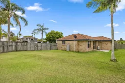 36 School Road, Wynnum West