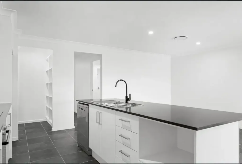 Chambers Flat 4Kwarto Modern Design, Multiple Living Areas & Family Appeal