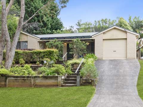 Mollymook Beach 3 Bedroom Walk to Beach, Shops and Restaurants