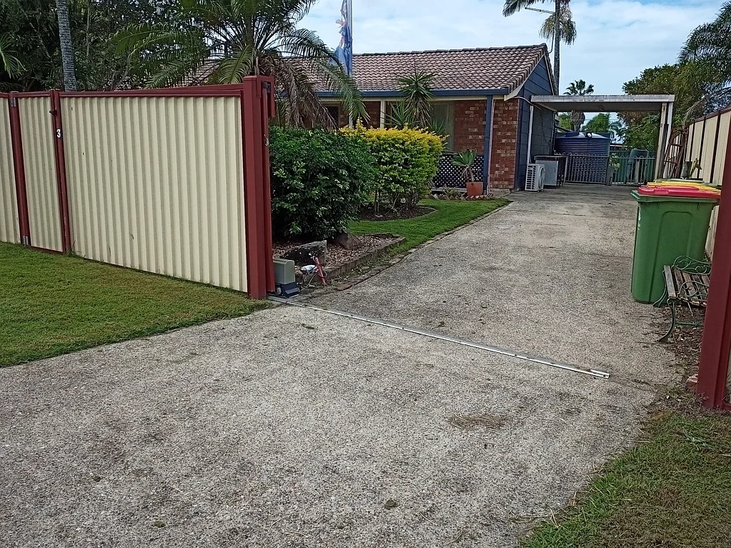 Crestmead 3Zimmer 3 Bedroom home flood free with a Big back Yard