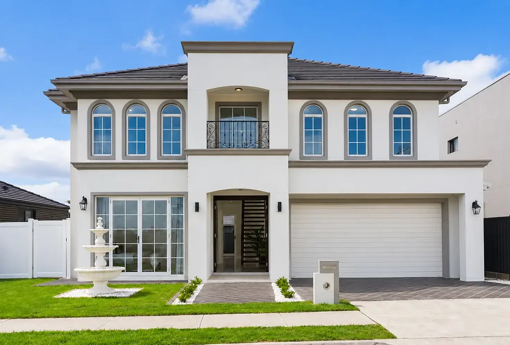 Oran Park 5 Slaapkamer Refined Family Living with French Provincial Charm