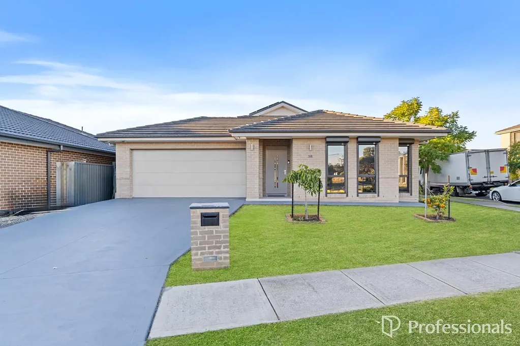 Spring Farm 4 Bedroom Spacious, Stylish & Exceptionally Located - Your Perfect Family Home Awaits!