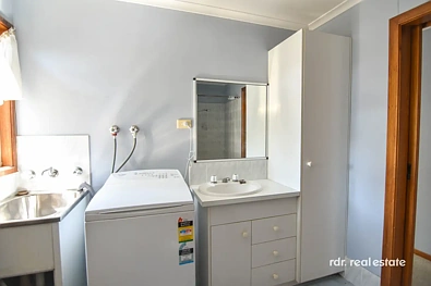 Address Withheld, Inverell, NSW 2360, 1 Bedrooms, 1 Bathrooms, Flat