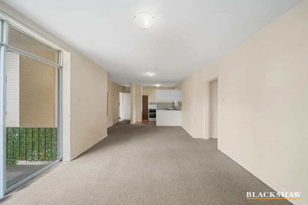 Lyons 2 Bedroom Convenience at its best - Two bedroom apartment opposite Lyons Shops
