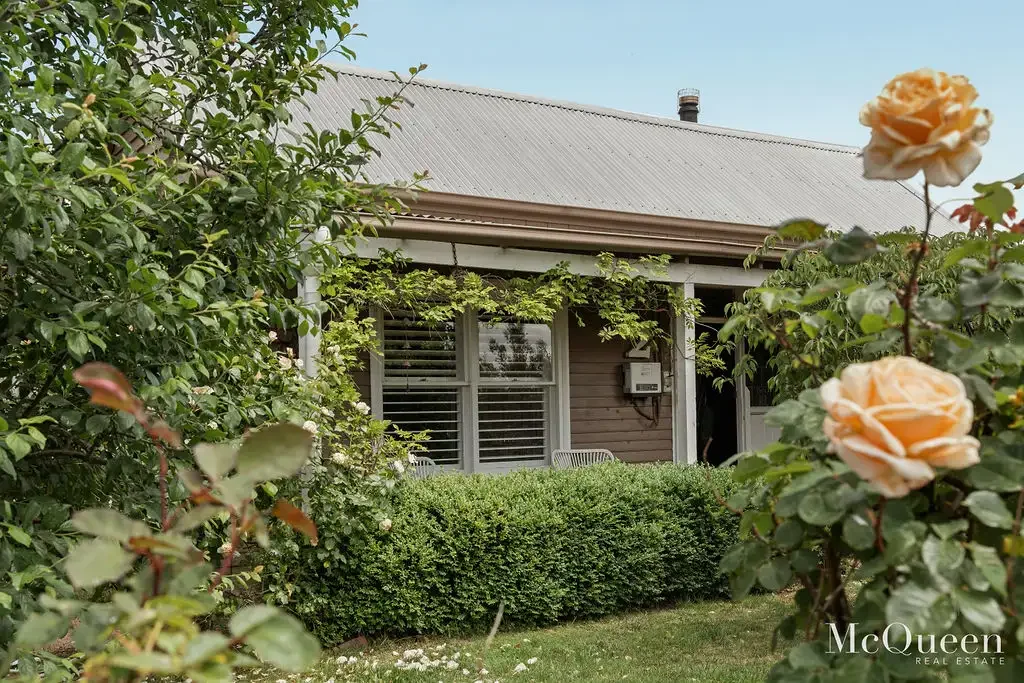 Clunes 3બેડરૂમ Timeless Victorian Elegance in an Established Garden Setting